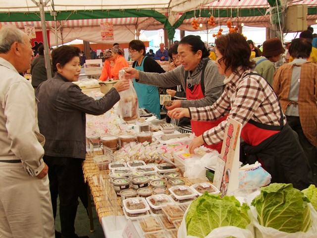 試食でふれあい出荷者ブース.JPG